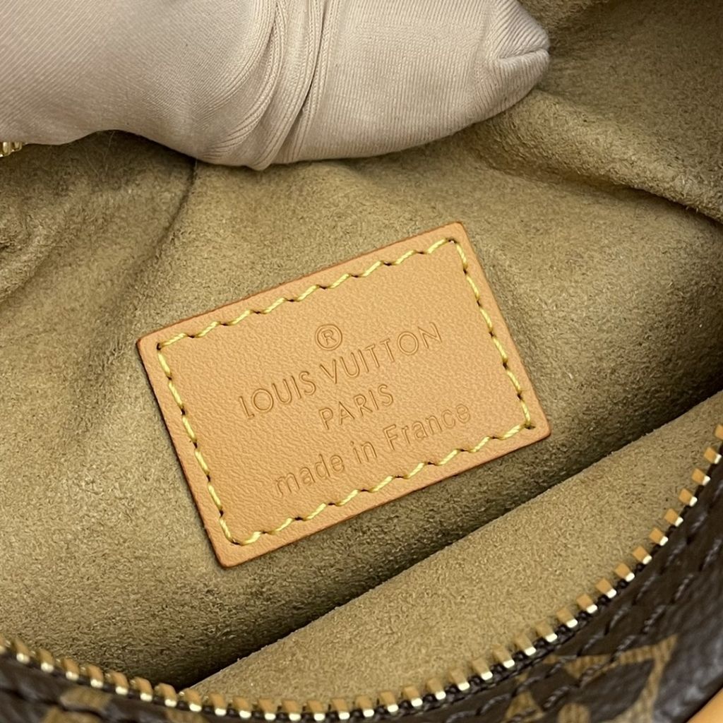 Louis Vuitton The Loop Handbag Brown 23Cm M81098 - Image 7
