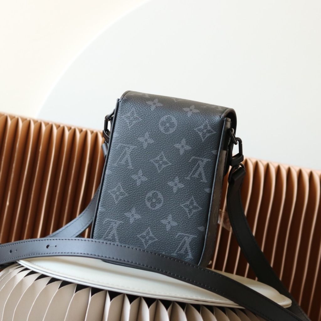 Louis Vuitton S-Lock Vertical Wearable Wallet Black 12Cm M82252 - Image 4