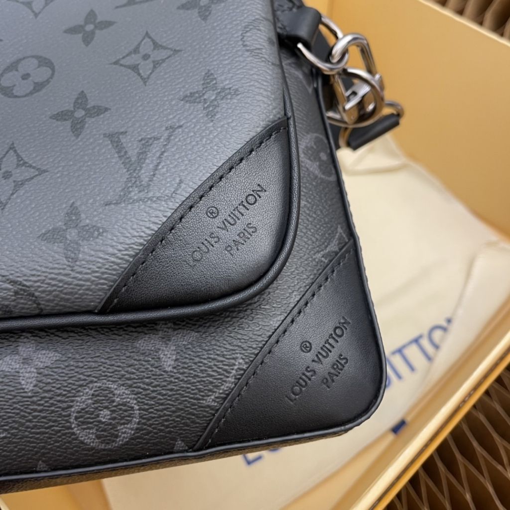 Louis Vuitton Trio Messenger Monogram Eclipse 25Cm M69443 - Image 5
