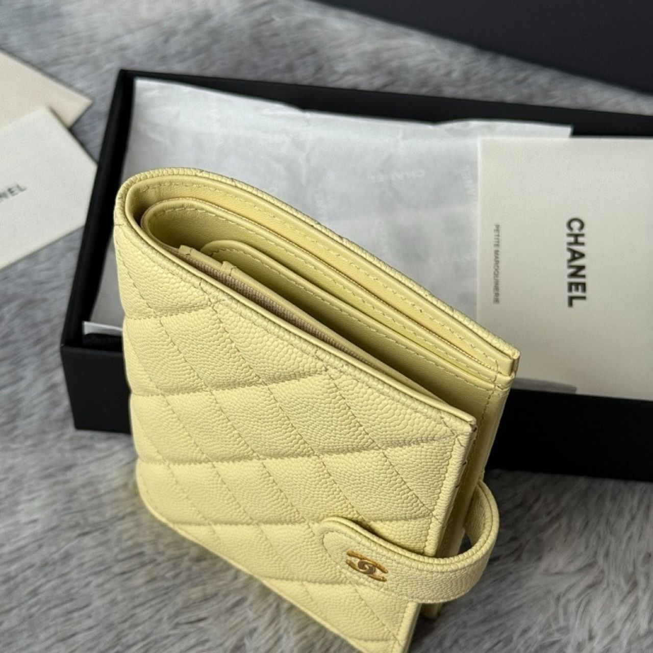 Chanel Classic Passport Holder Grained Shiny Calfskin Gold Tone Metal Light Yellow 15cm - Image 5