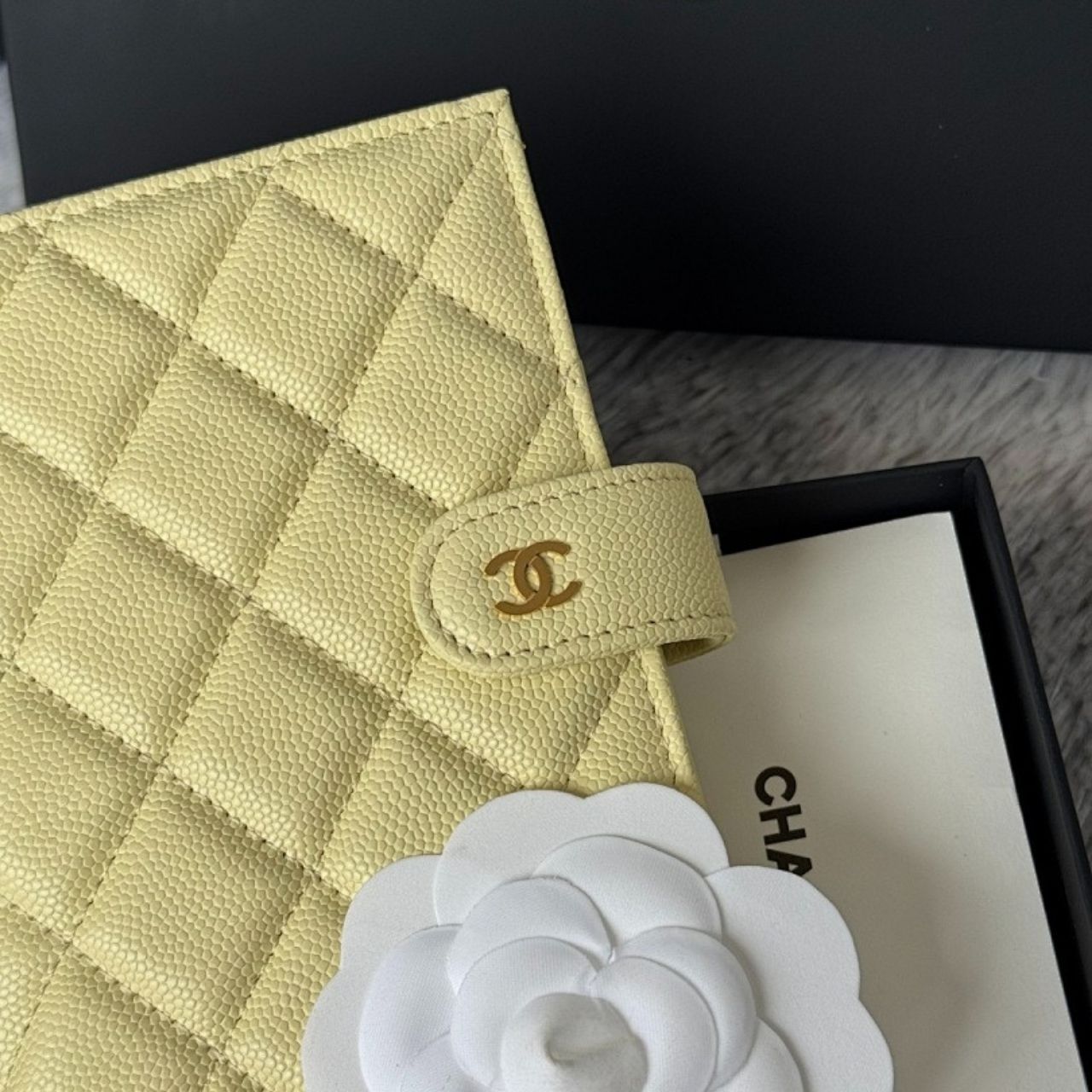 Chanel Classic Passport Holder Grained Shiny Calfskin Gold Tone Metal Light Yellow 15cm - Image 4