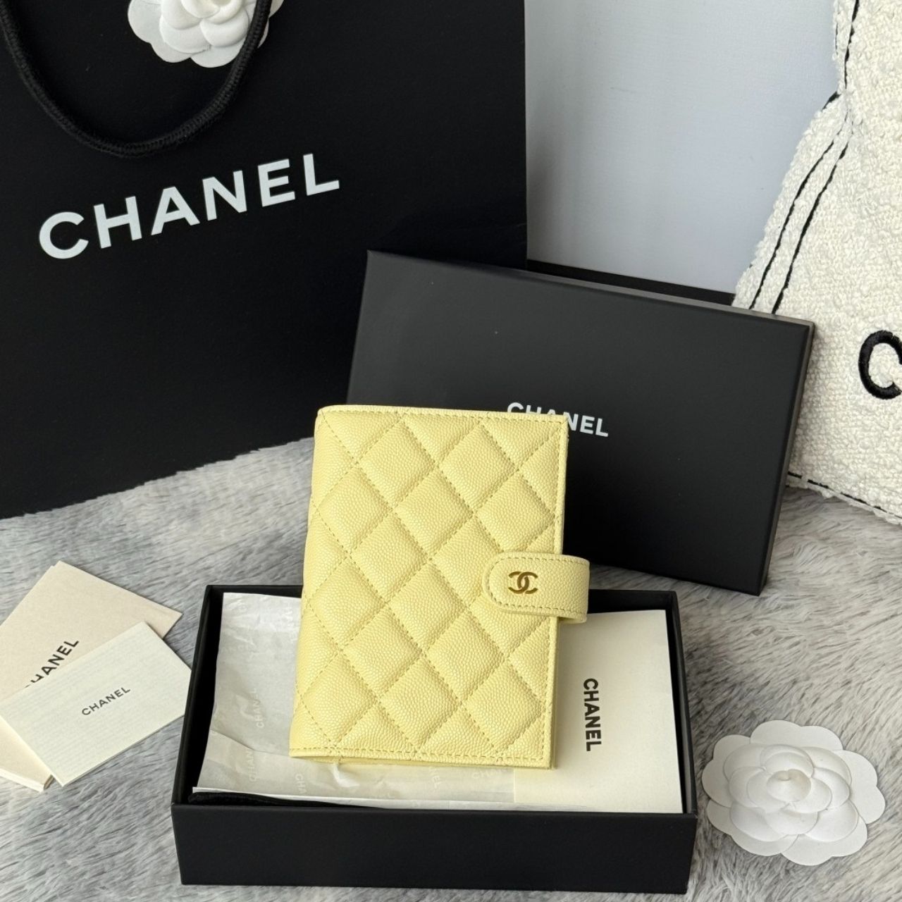 Chanel Classic Passport Holder Grained Shiny Calfskin Gold Tone Metal Light Yellow 15cm - Image 2