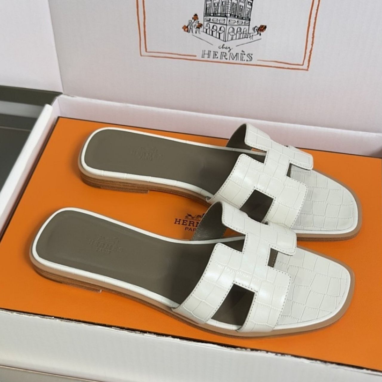 Hermes Oran Sandal Blanc H021056Z 02340 - Image 4