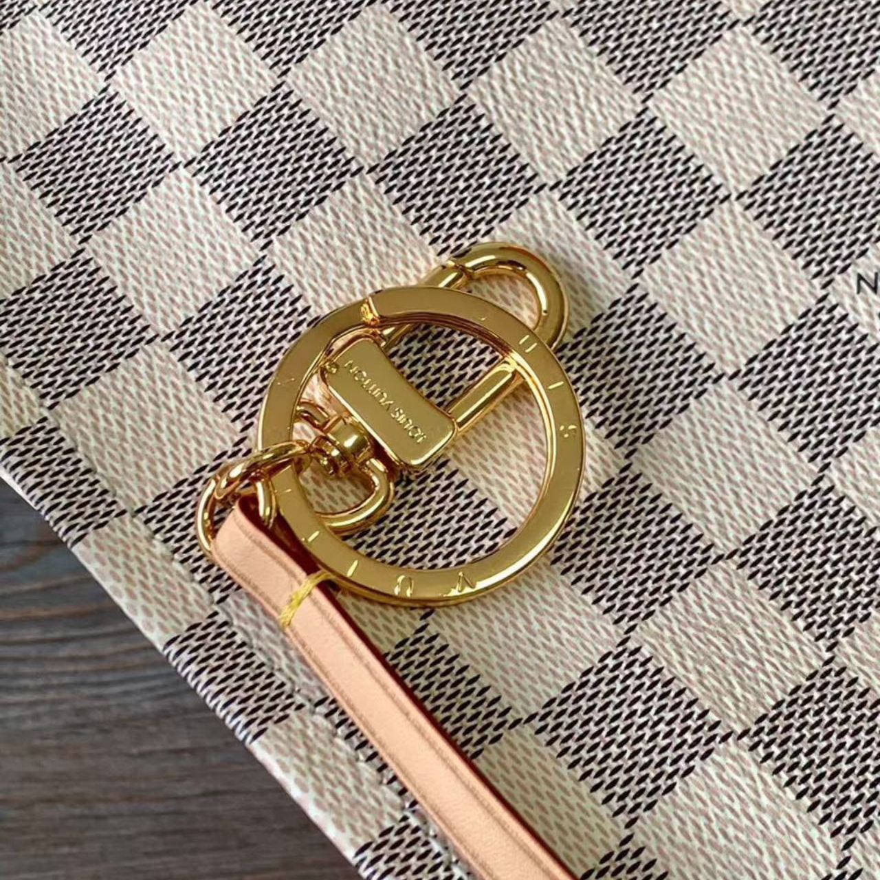 Prestige Edition - Louis Vuitton Graceful MM Damier Azur Rose Ballerine 46Cm N44049 - Image 4