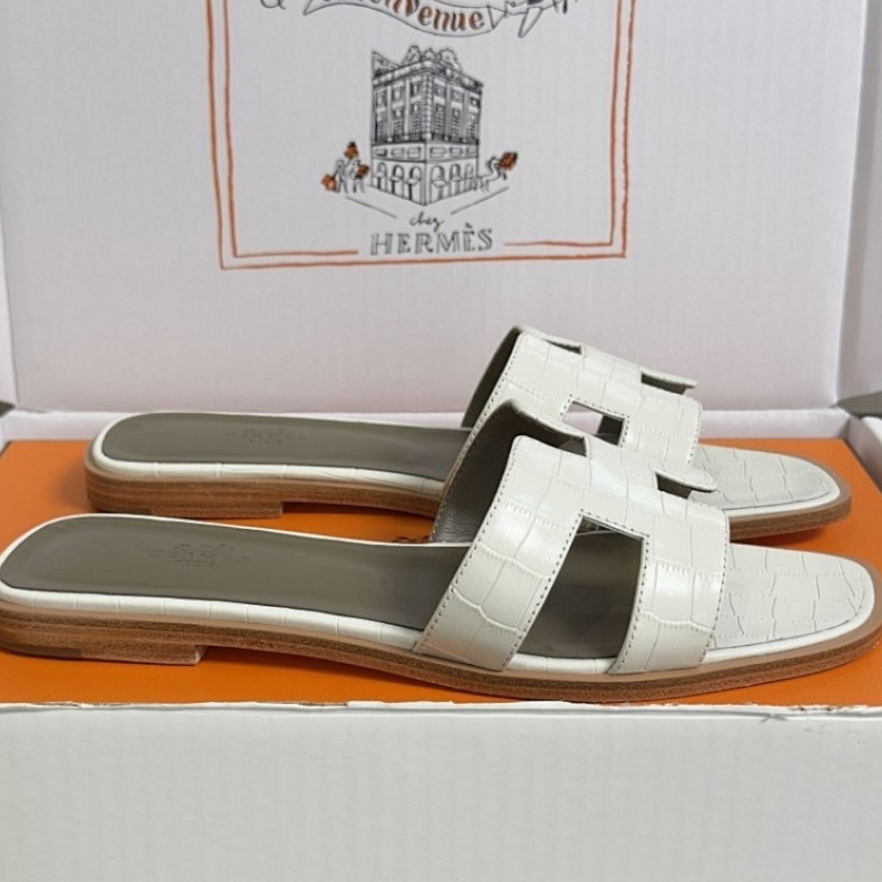 Hermes Oran Sandal Blanc H021056Z 02340 - Image 2