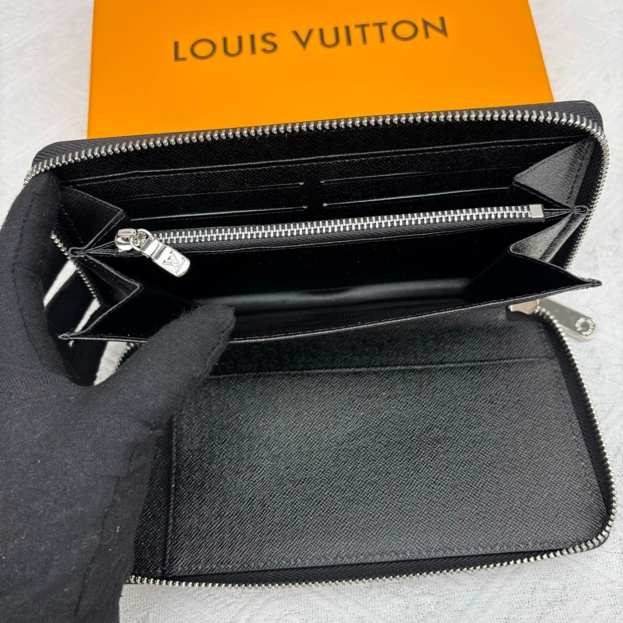 Louis Vuitton Zippy Wallet Monogram Eclipse 19Cm M62295 - Image 9