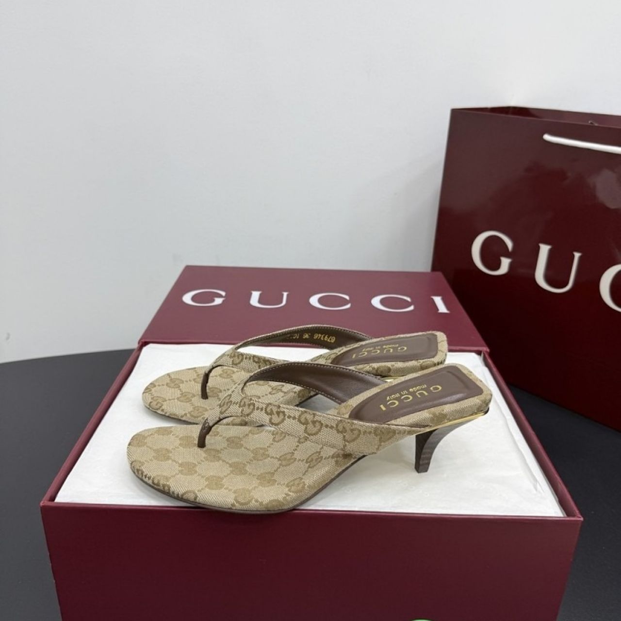 Gucci Women's Vittoria Thong Sand And Dark Brown GG - Image 4