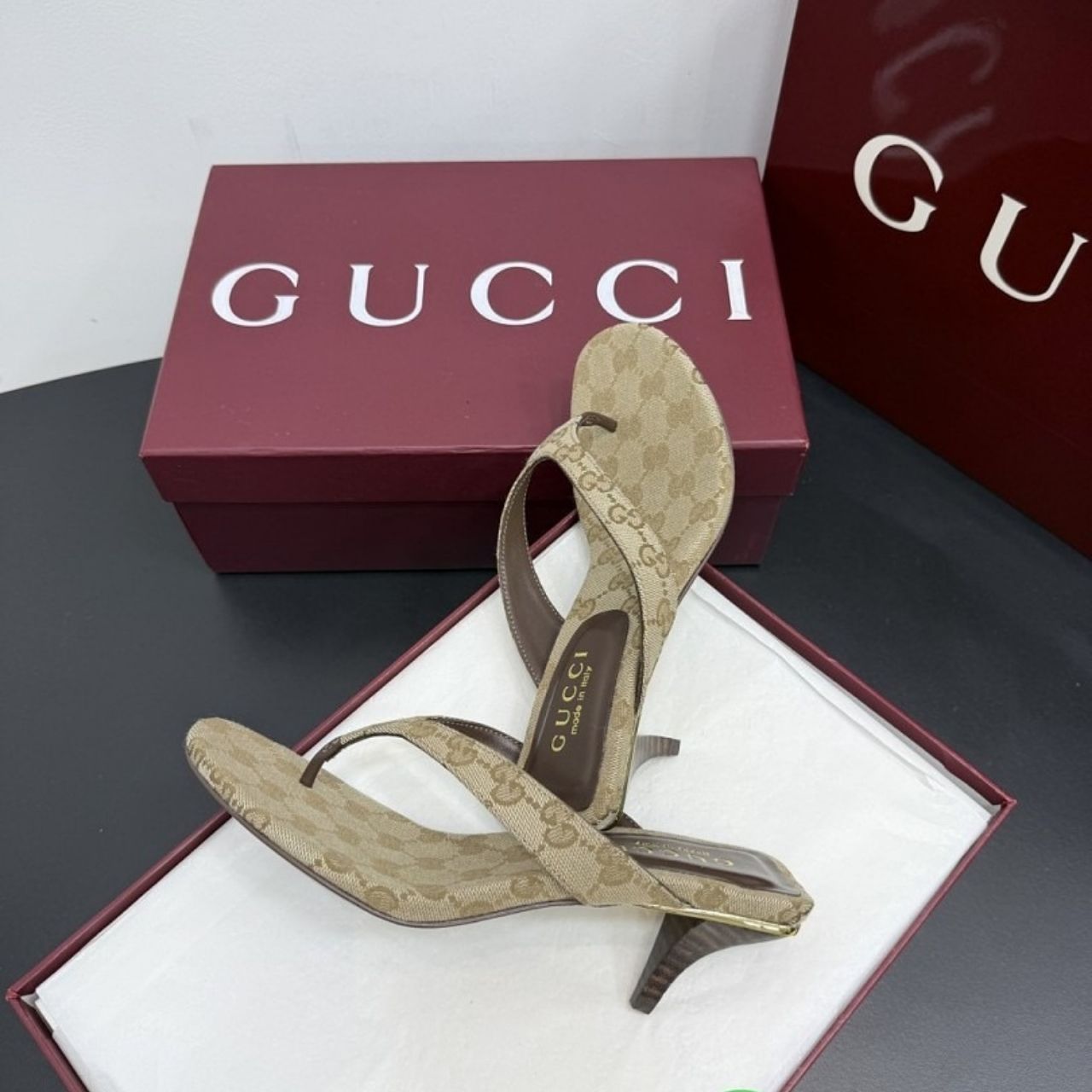 Gucci Women's Vittoria Thong Sand And Dark Brown GG - Image 3