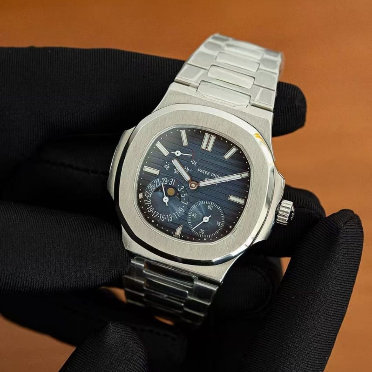 Patek Philippe Nautilus 5712 1A 001 40mm - Image 2