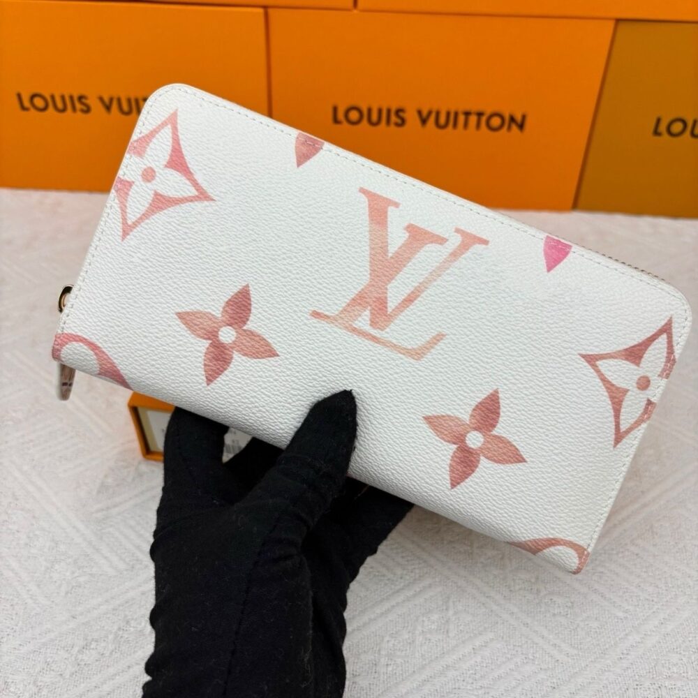 Alternative view of Louis Vuitton Zippy Wallet Monogram Canvas 19cm