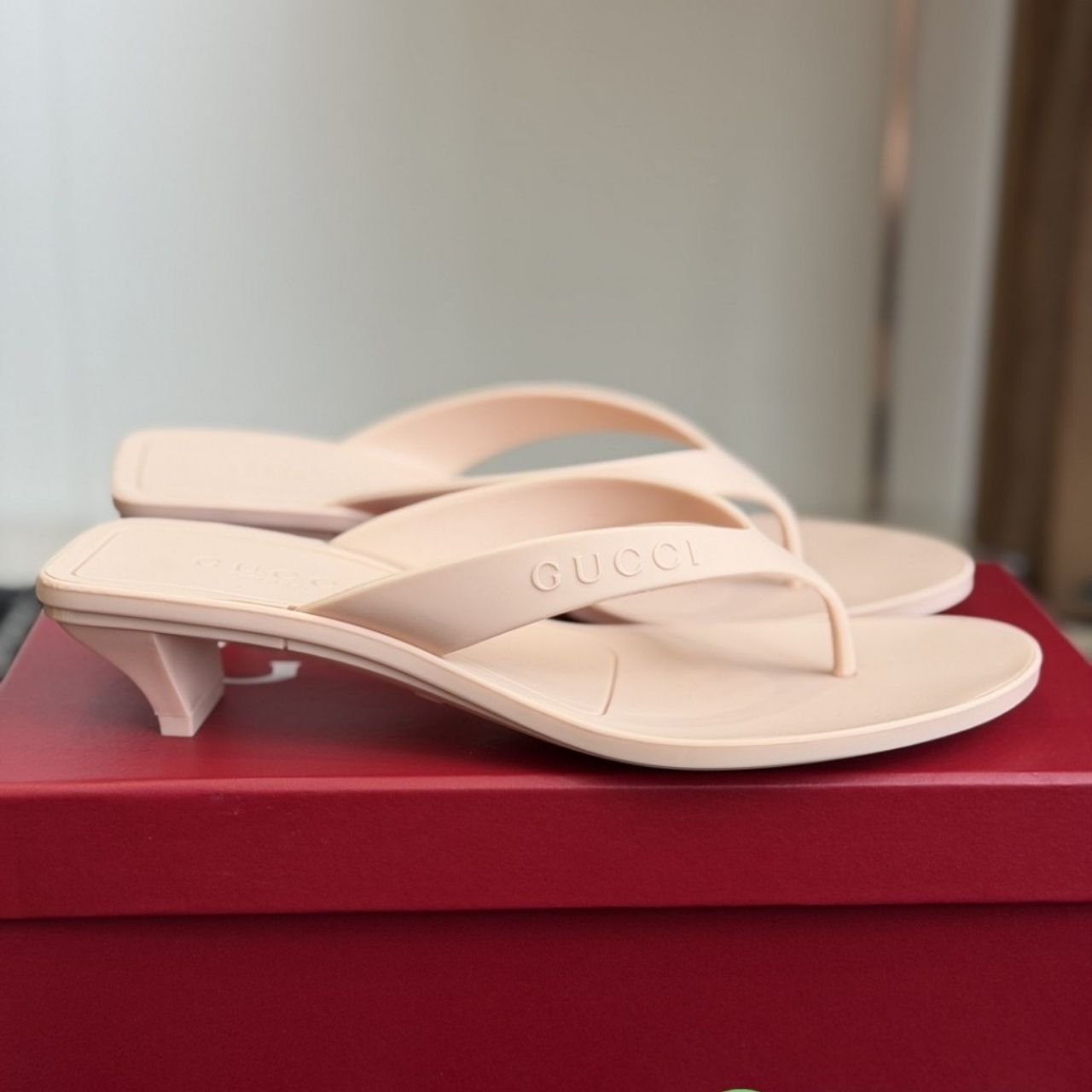 Gucci Women's Vittoria Thong Beige Rubber - Image 8