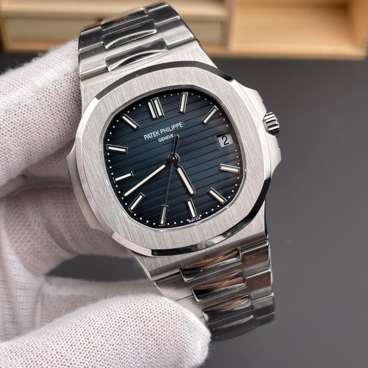 Patek Philippe Nautilus Blue Dial 40mm - Image 4