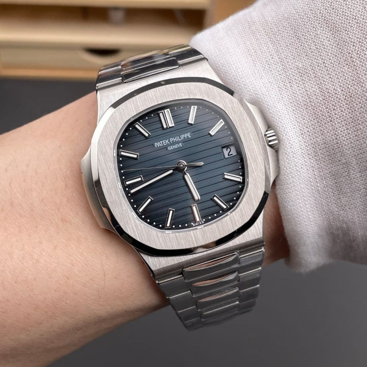 Patek Philippe Nautilus Blue Dial 40mm - Image 5