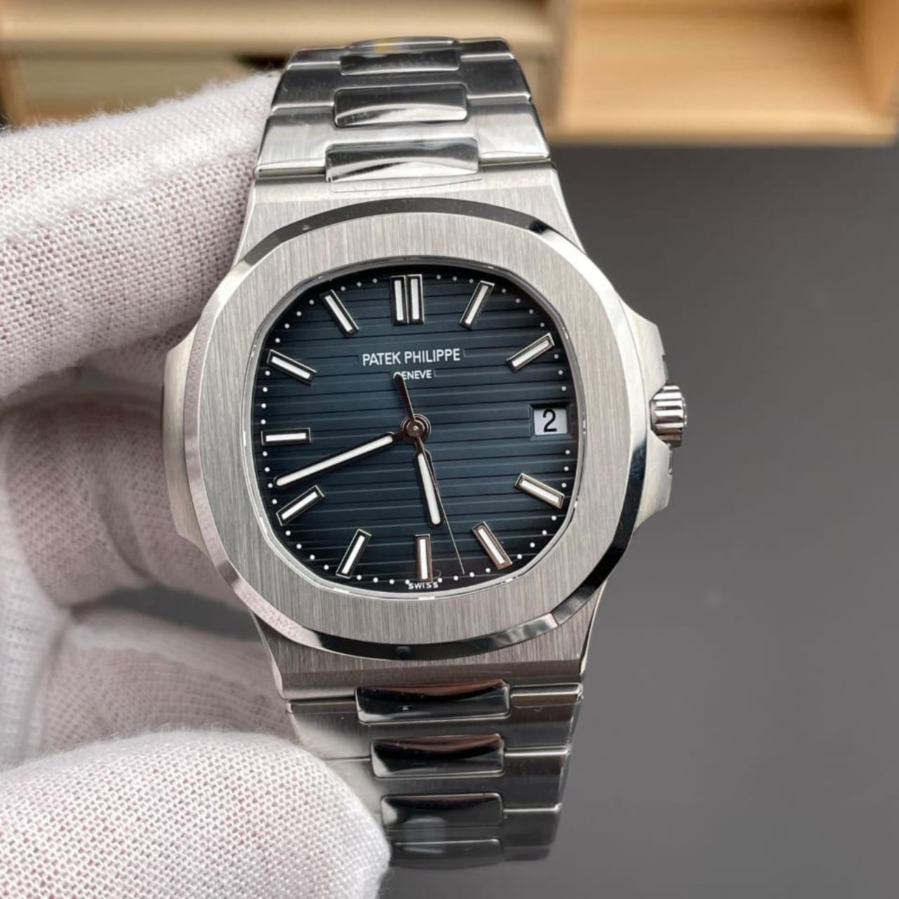 Patek Philippe Nautilus Blue Dial 40mm - Image 6