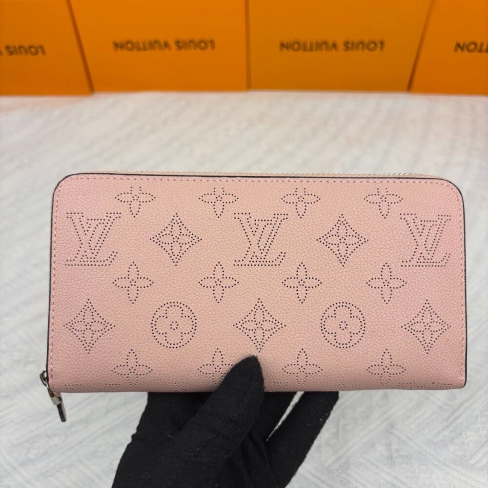 Alternative view of Louis Vuitton Zippy Wallet Mahina Magnolia 19cm
