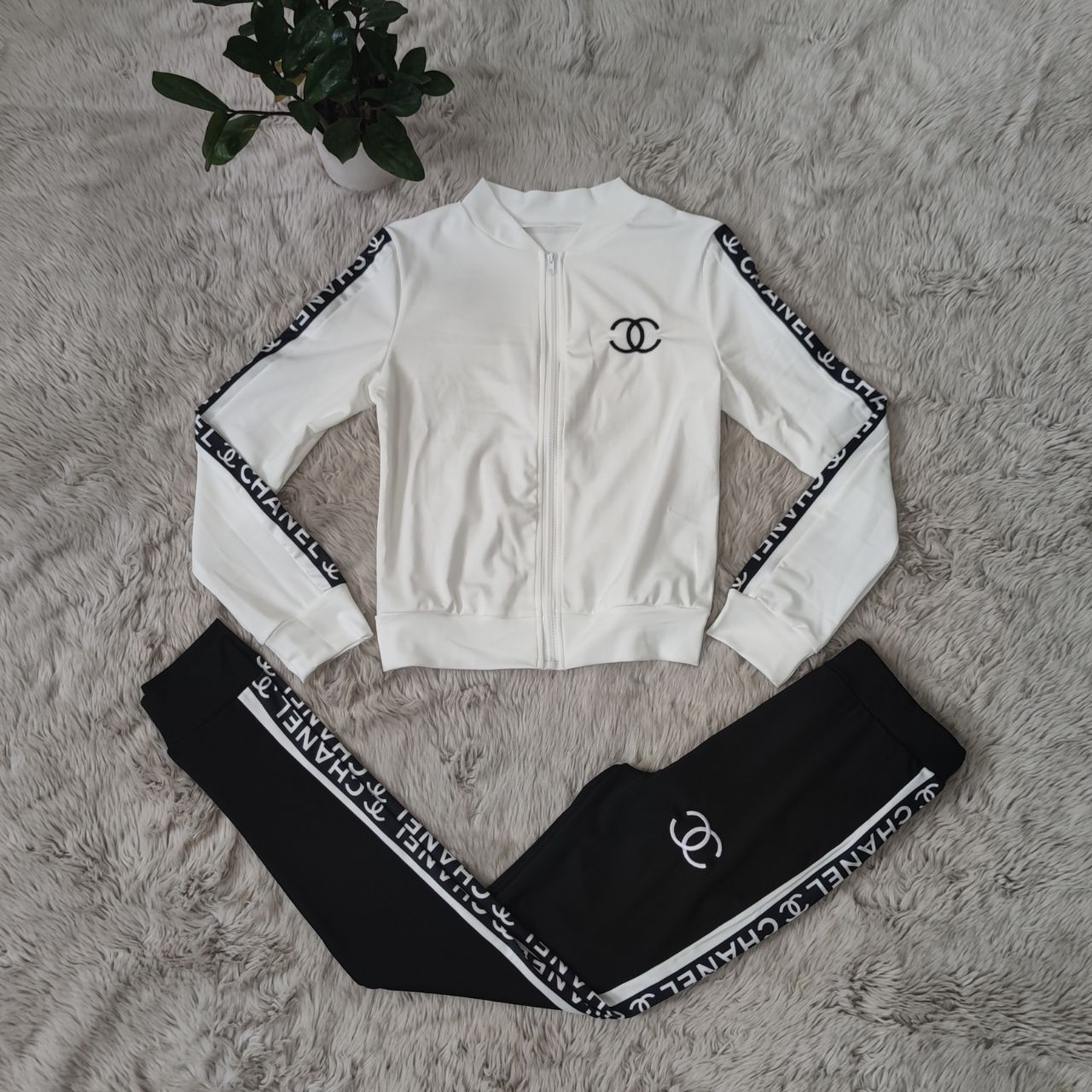 Chanel 23ss NEWS Women's Tracksuits Knitted Casual Sports Suit 2 Piece Set Designer Tracksuits - Image 2