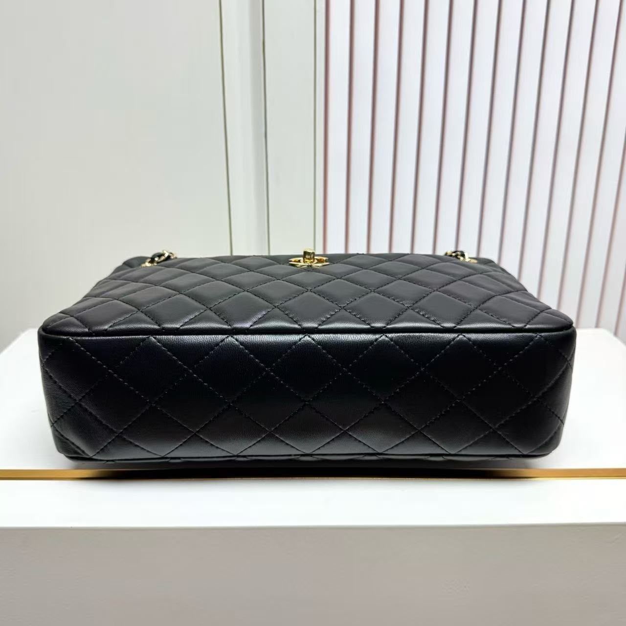 Chanel Metiers Dart 2026 Maxi Sac Camera Noir 31cm AS6444 B25013 94305 - Image 9