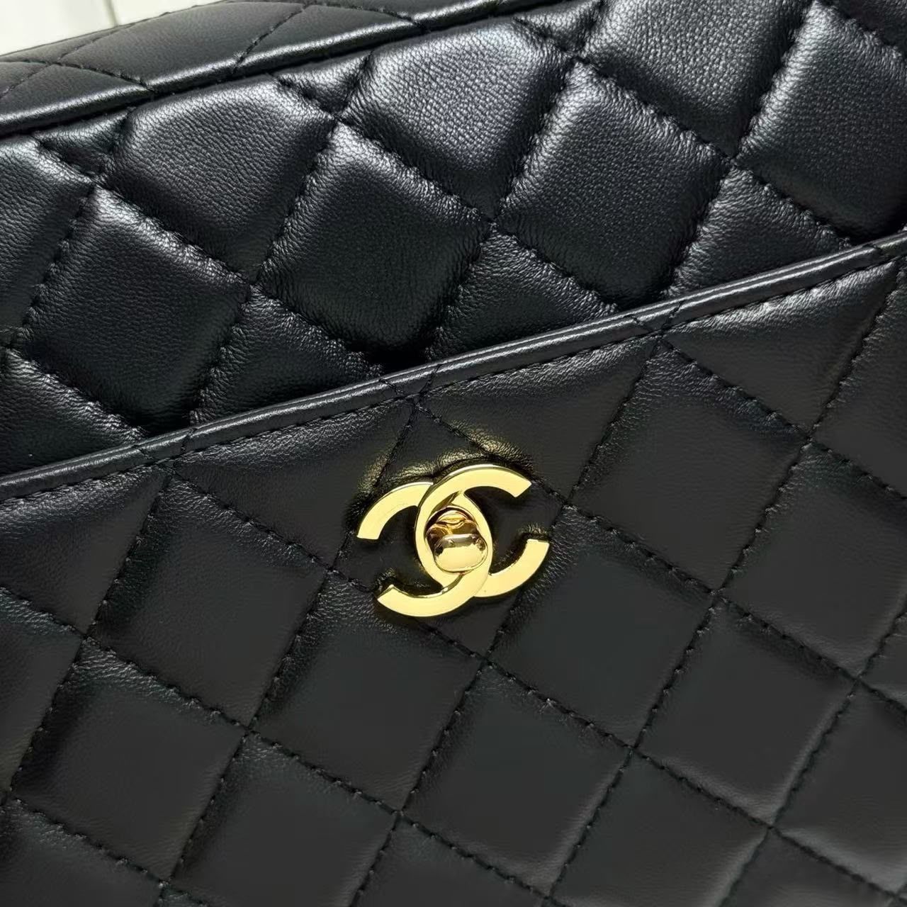 Chanel Metiers Dart 2026 Maxi Sac Camera Noir 31cm AS6444 B25013 94305 - Image 7