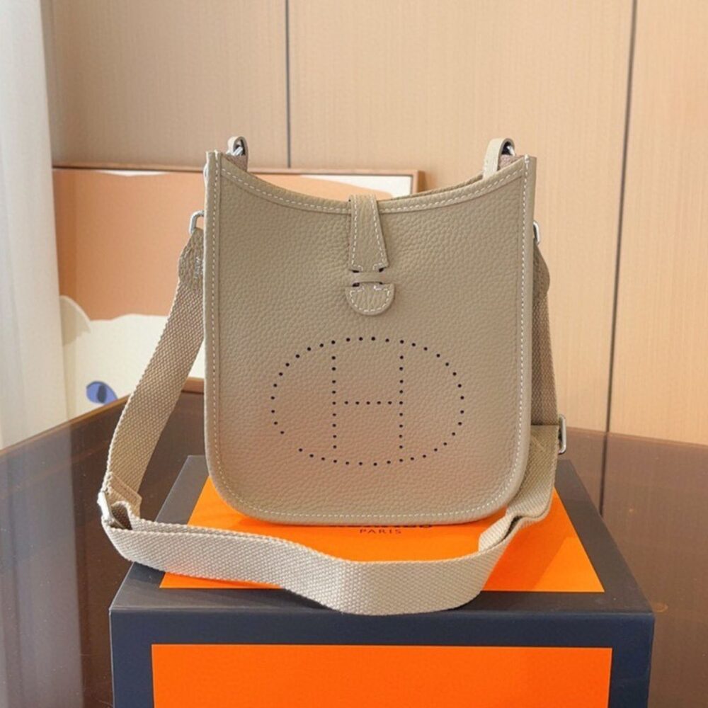 Alternative view of Hermes Mini Evelyne Bag Beige Marfa 21cm H085800CCAI