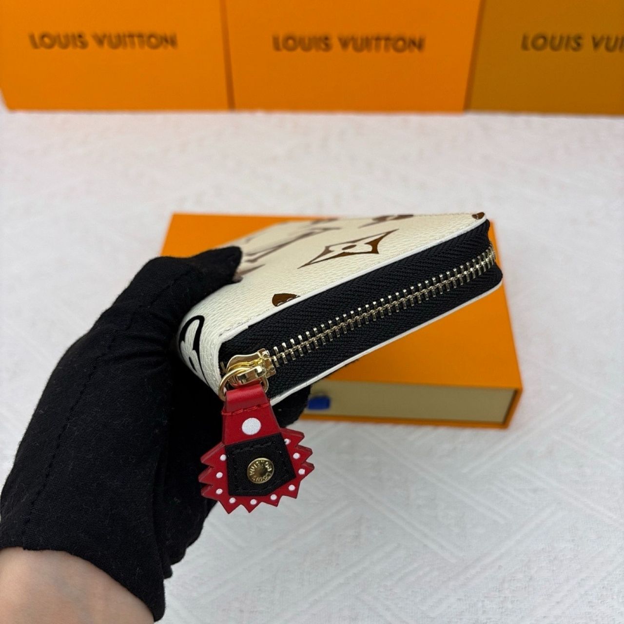 Louis Vuitton Zippy Wallet Monogram Crafty White 20Cm M69698 - Image 8