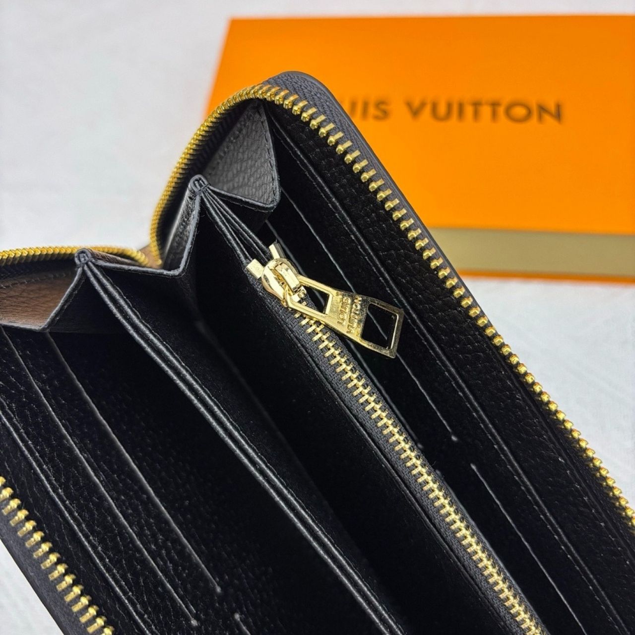 Louis Vuitton Zippy Wallet Monogram Crafty White 20Cm M69698 - Image 3