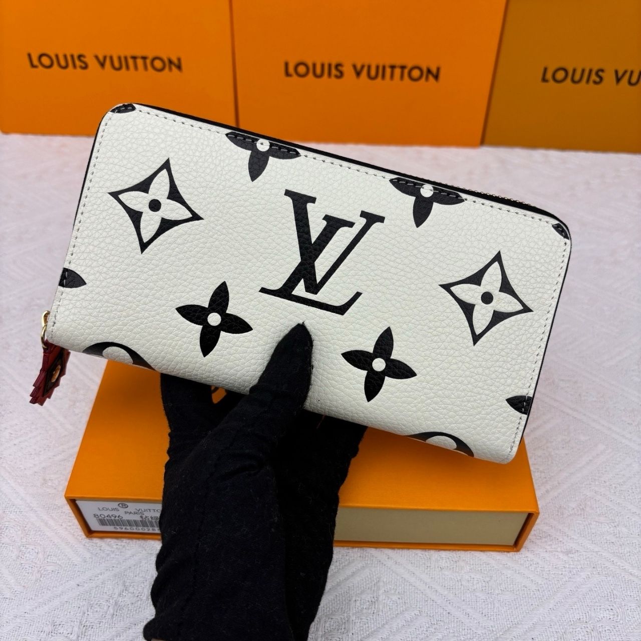Louis Vuitton Zippy Wallet Monogram Crafty White 20Cm M69698 - Image 2