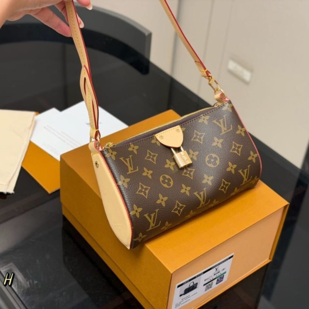 Alternative view of Louis Vuitton Pochette Tirette Monogram 20cm M12859