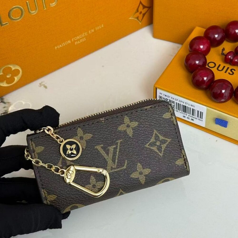 Alternative view of Louis Vuitton Noa Key Holder Monogram 11cm M83612