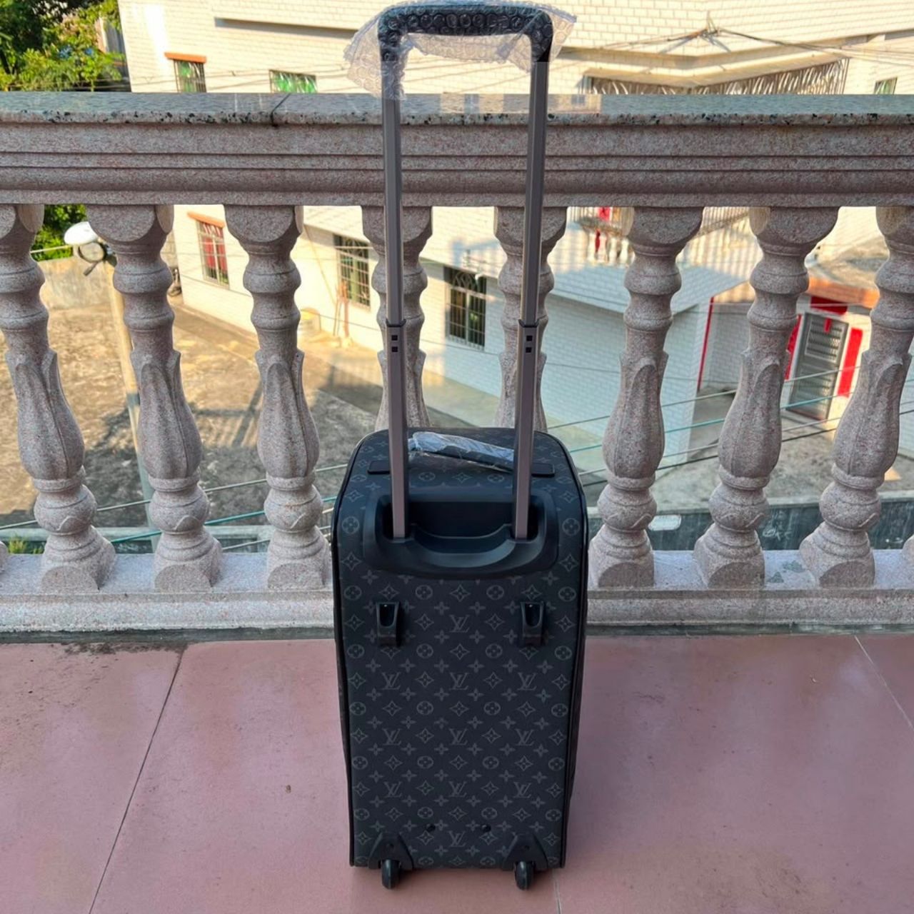 Louis Vuitton Horizon Soft Duffle 55 Monogram Eclipse 55cm M20109 - Image 3