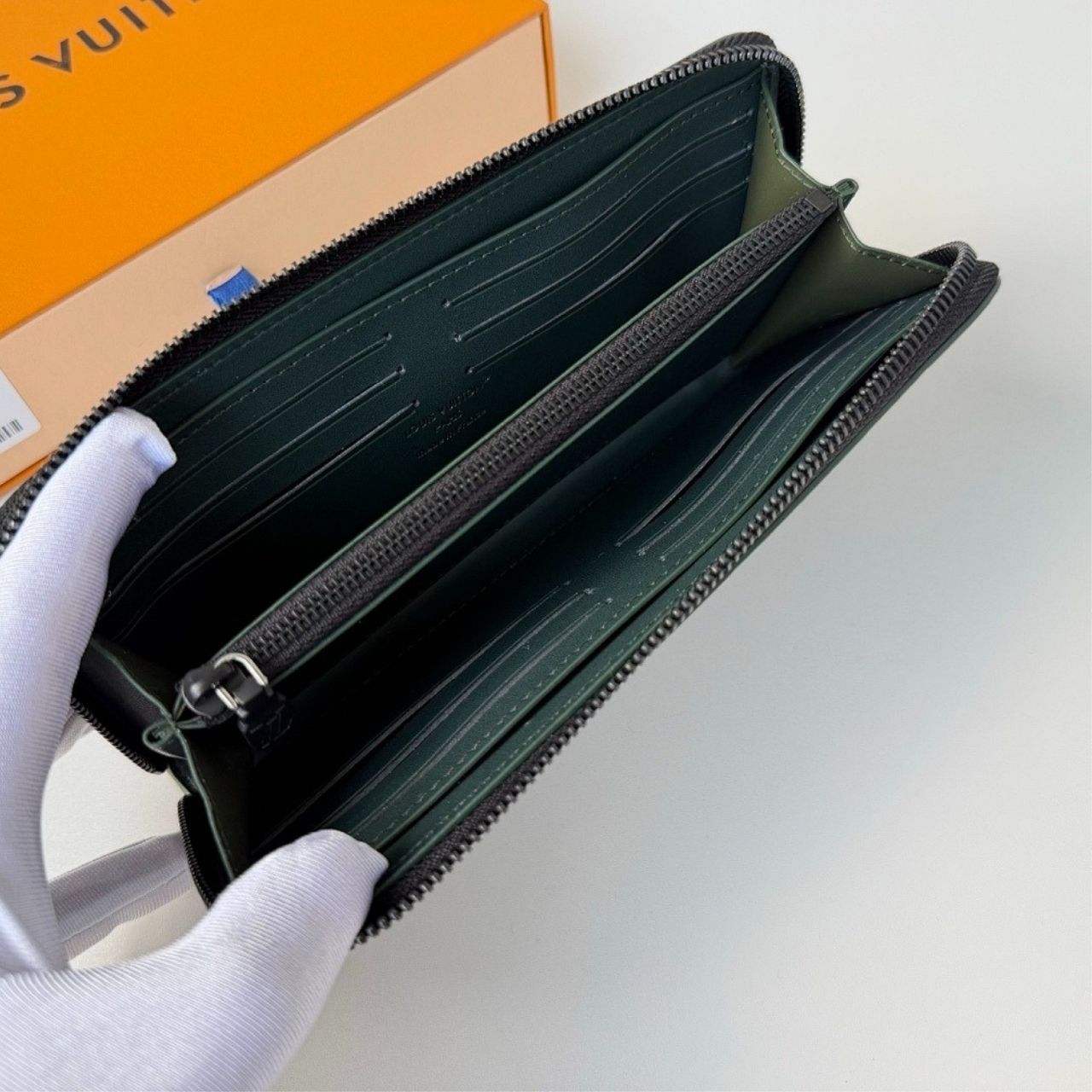 Louis Vuitton Zippy Wallet Horizontal Forest Green 21cm M27178 - Image 7