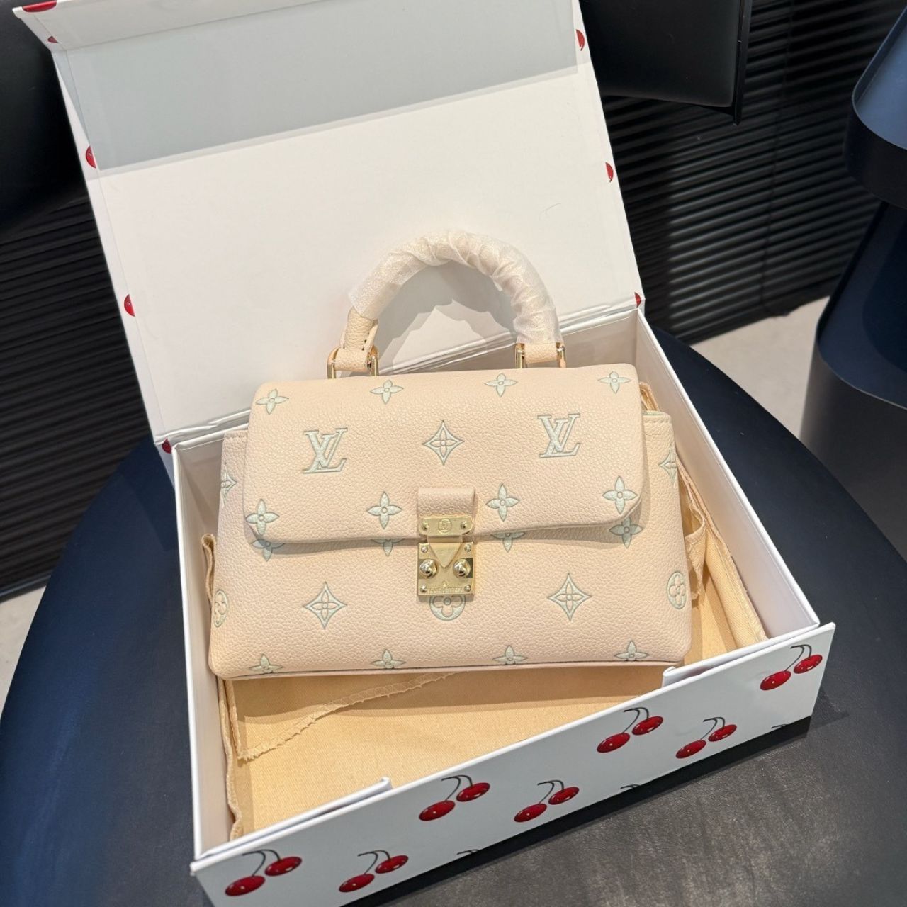 Louis Vuitton Madeleine Nano Milky white 21cm M27698 - Image 2
