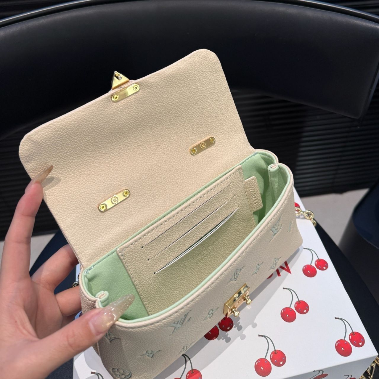 Louis Vuitton Madeleine Nano Milky white 21cm M27698 - Image 3