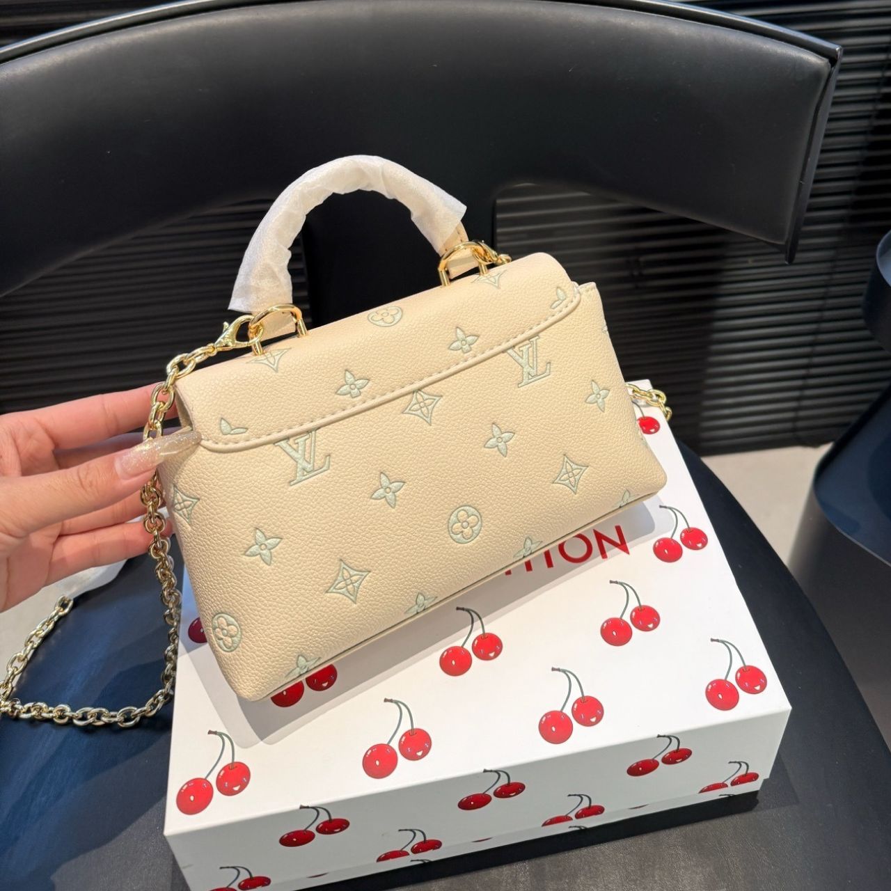 Louis Vuitton Madeleine Nano Milky white 21cm M27698 - Image 4