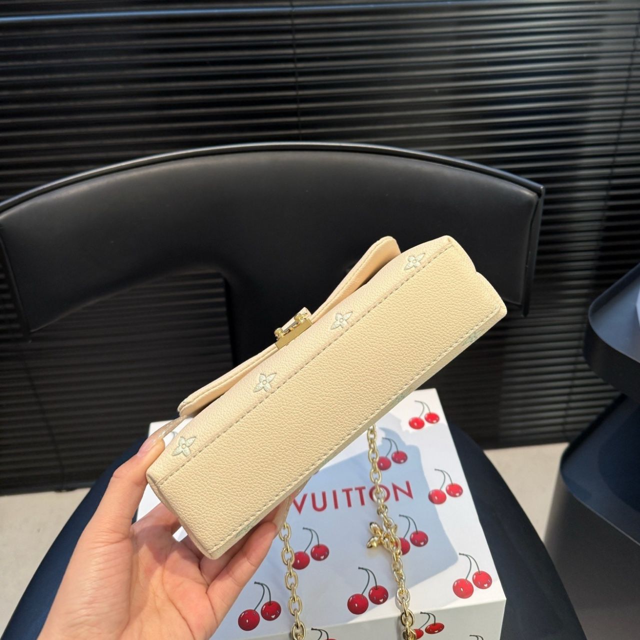 Louis Vuitton Madeleine Nano Milky white 21cm M27698 - Image 7