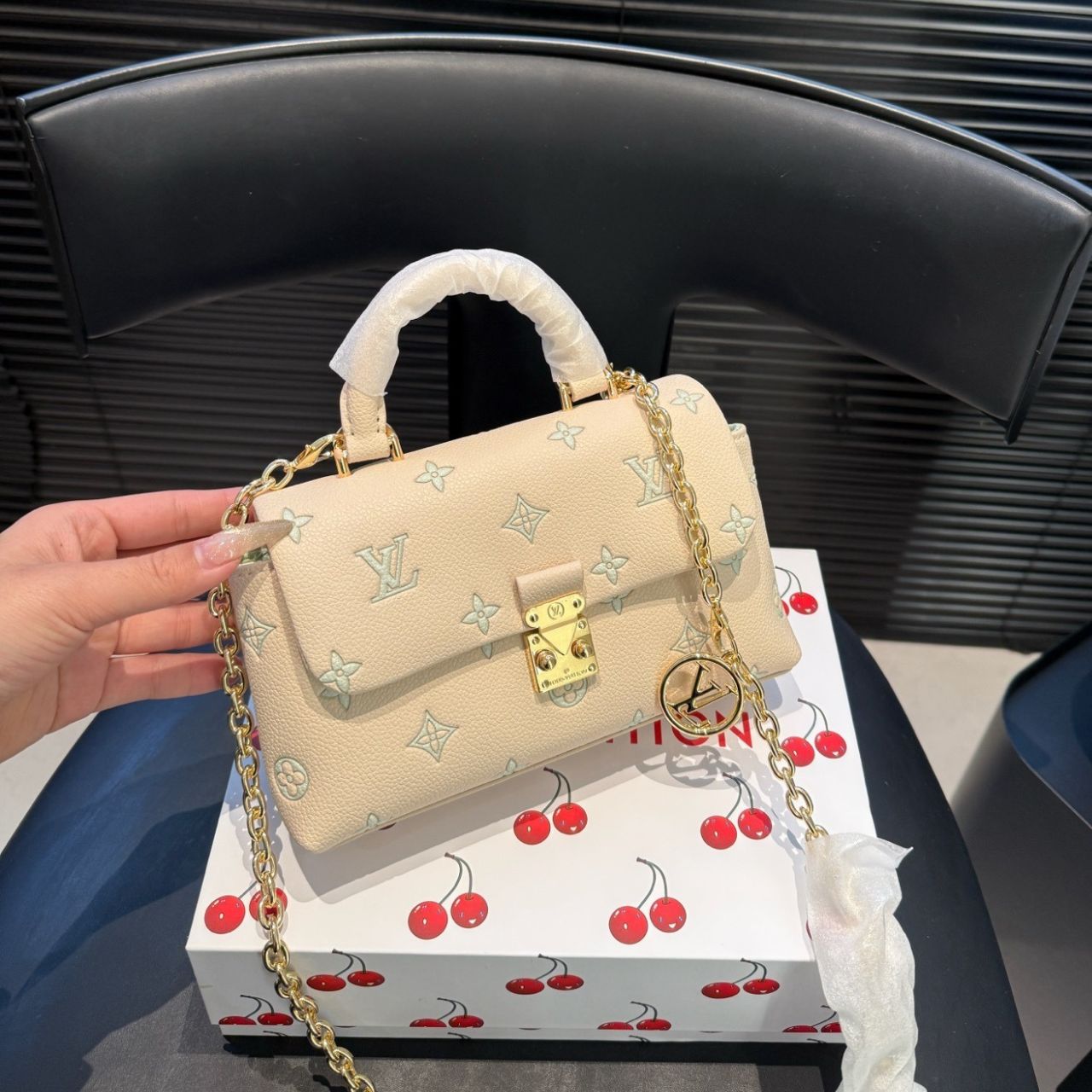 Louis Vuitton Madeleine Nano Milky white 21cm M27698 - Image 8
