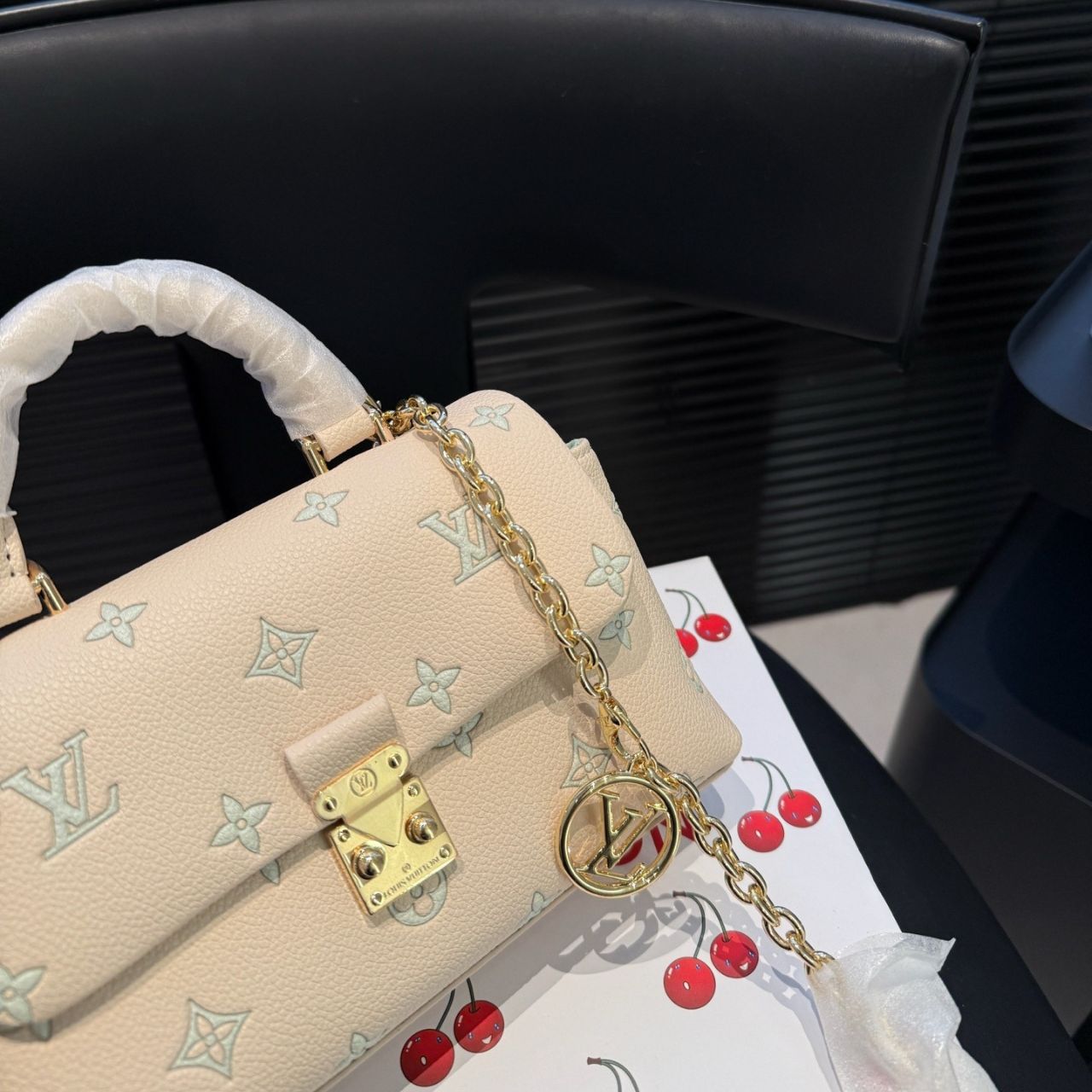Louis Vuitton Madeleine Nano Milky white 21cm M27698 - Image 9