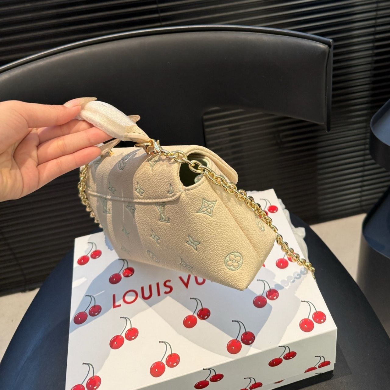 Louis Vuitton Madeleine Nano Milky white 21cm M27698 - Image 10