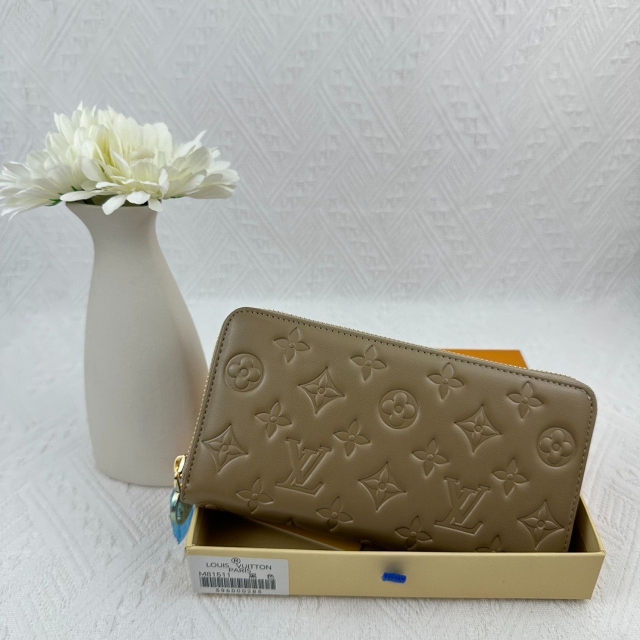 Louis Vuitton Zippy Wallet Coussin Monogram Taupe 19cm - Image 2