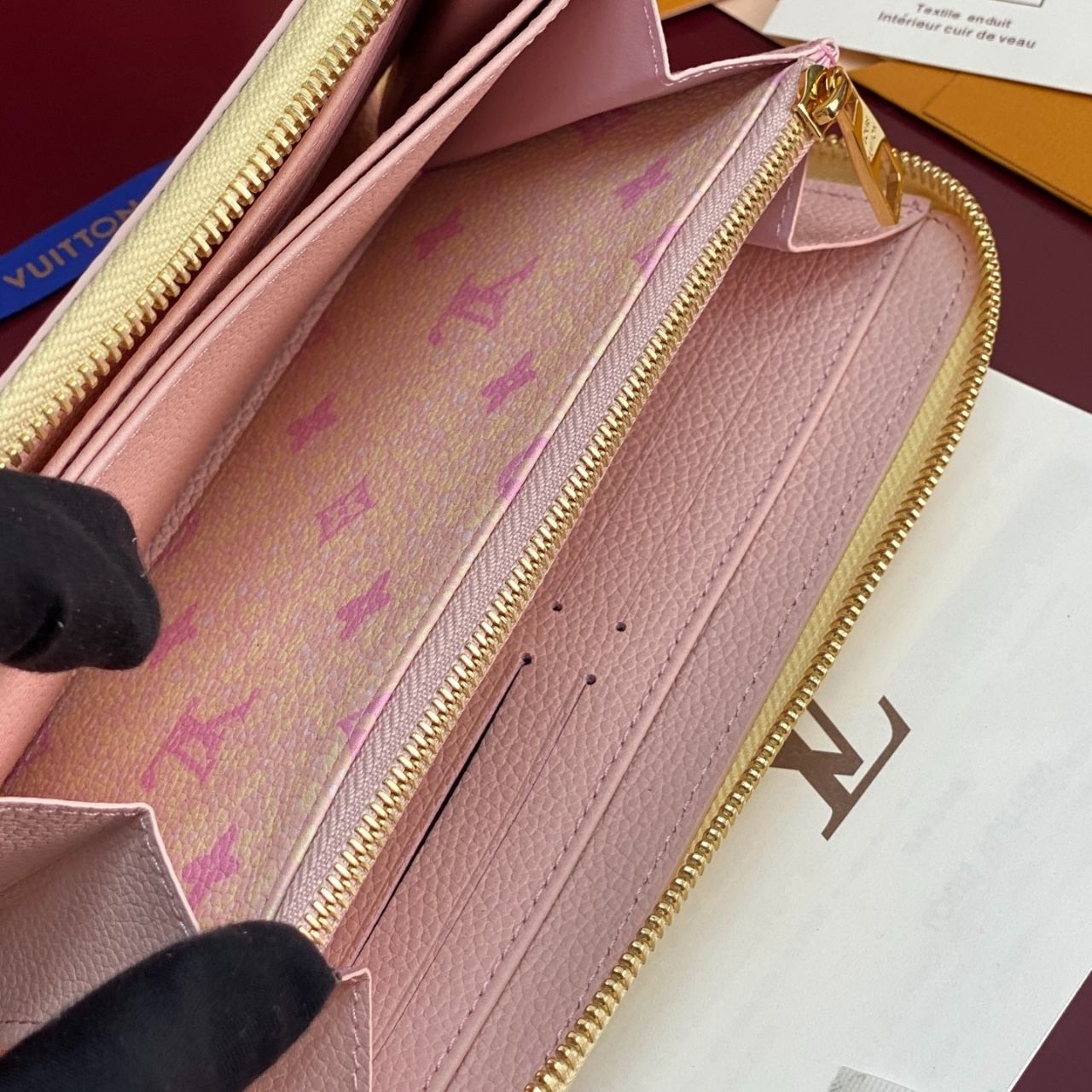 Louis Vuitton Zippy Wallet Monogram Embleme Banana 19cm M28969 - Image 7