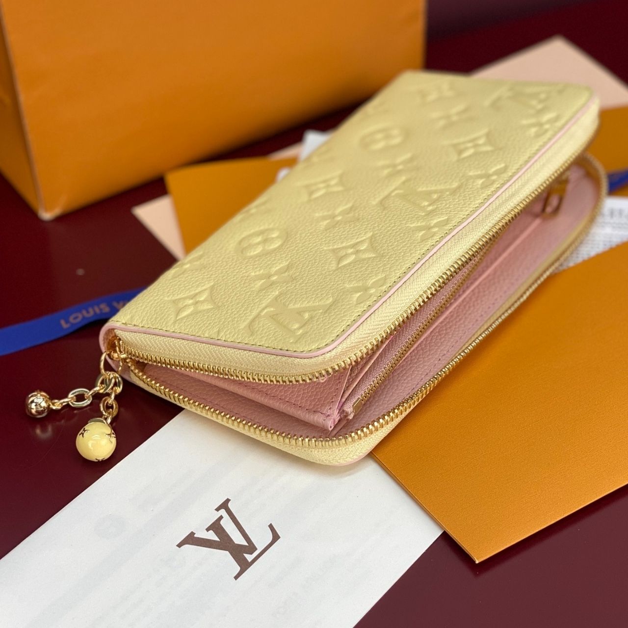Louis Vuitton Zippy Wallet Monogram Embleme Banana 19cm M28969 - Image 6