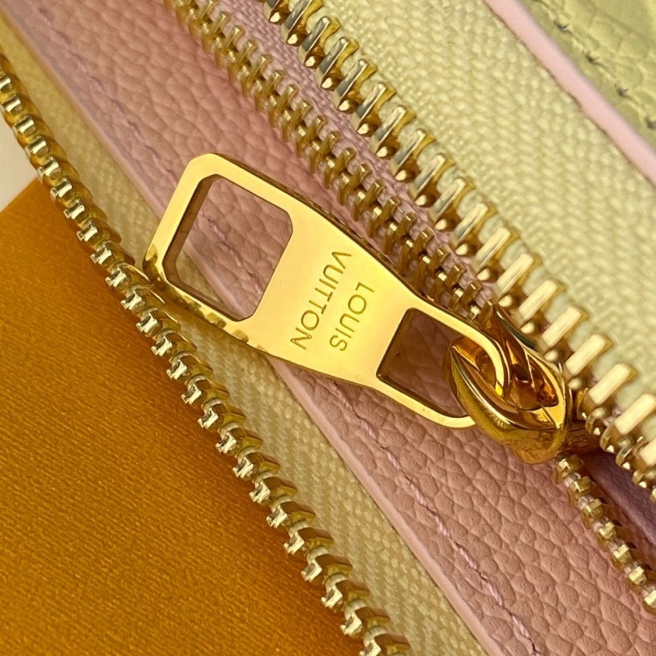 Louis Vuitton Zippy Wallet Monogram Embleme Banana 19cm M28969 - Image 5