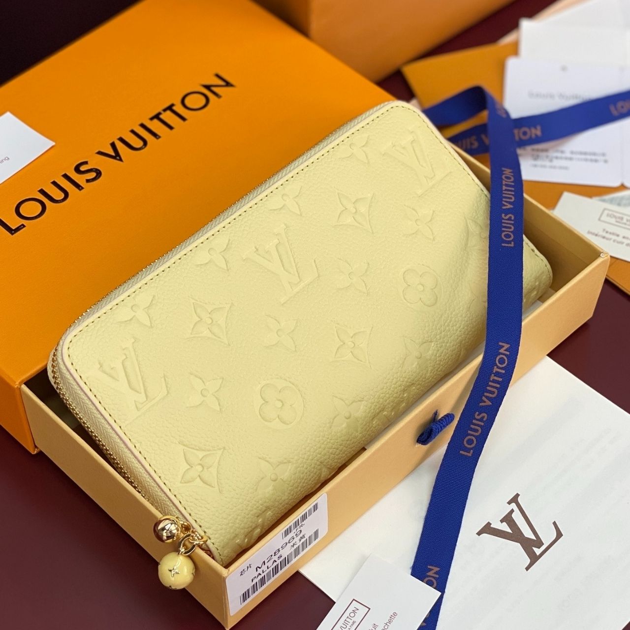 Louis Vuitton Zippy Wallet Monogram Embleme Banana 19cm M28969 - Image 4