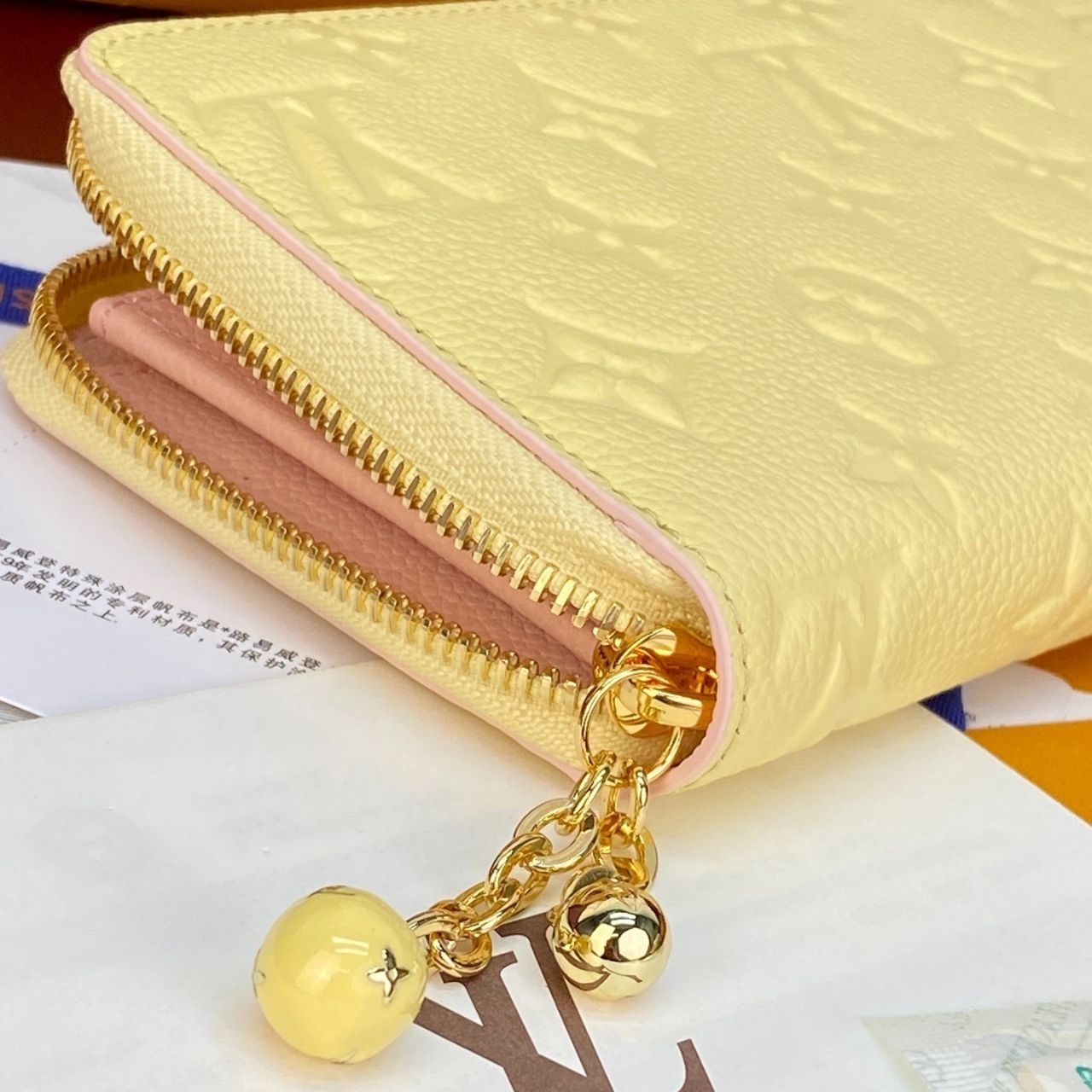Louis Vuitton Zippy Wallet Monogram Embleme Banana 19cm M28969 - Image 3