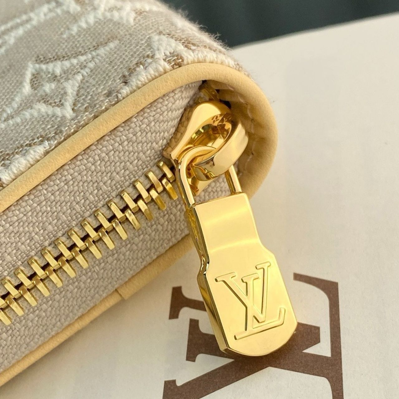 Louis Vuitton Zippy Wallet Monogram Embleme Peuplier 19cm M29575 - Image 4
