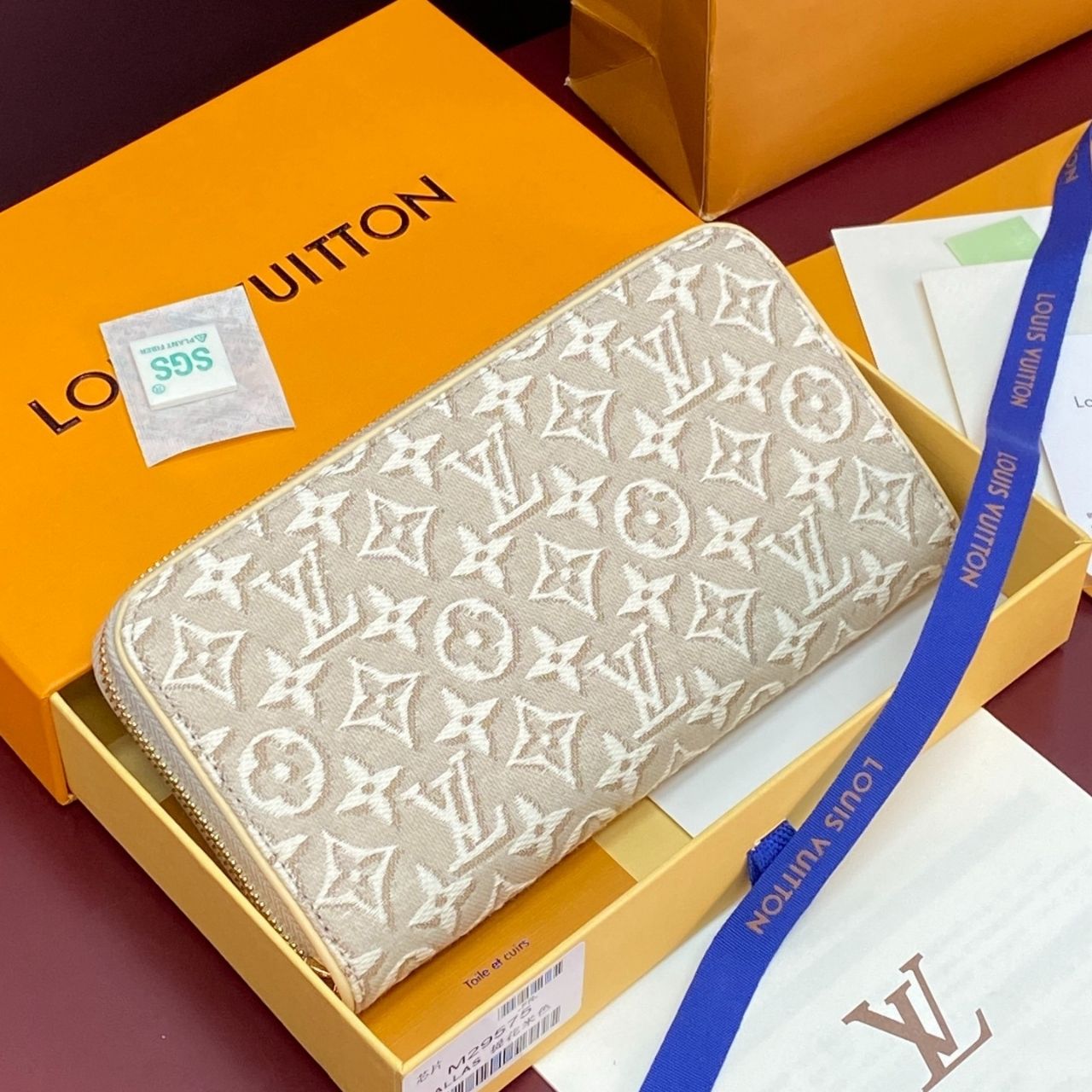 Louis Vuitton Zippy Wallet Monogram Embleme Peuplier 19cm M29575 - Image 2