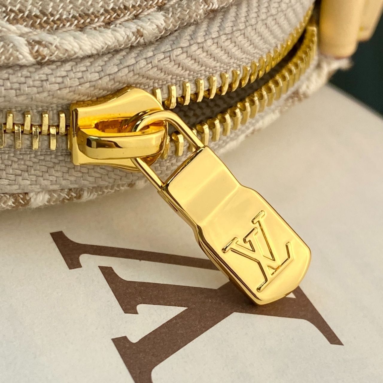 Louis Vuitton Pochette Cosmetique PM Peuplier Beige 19cm M2A320 - Image 7