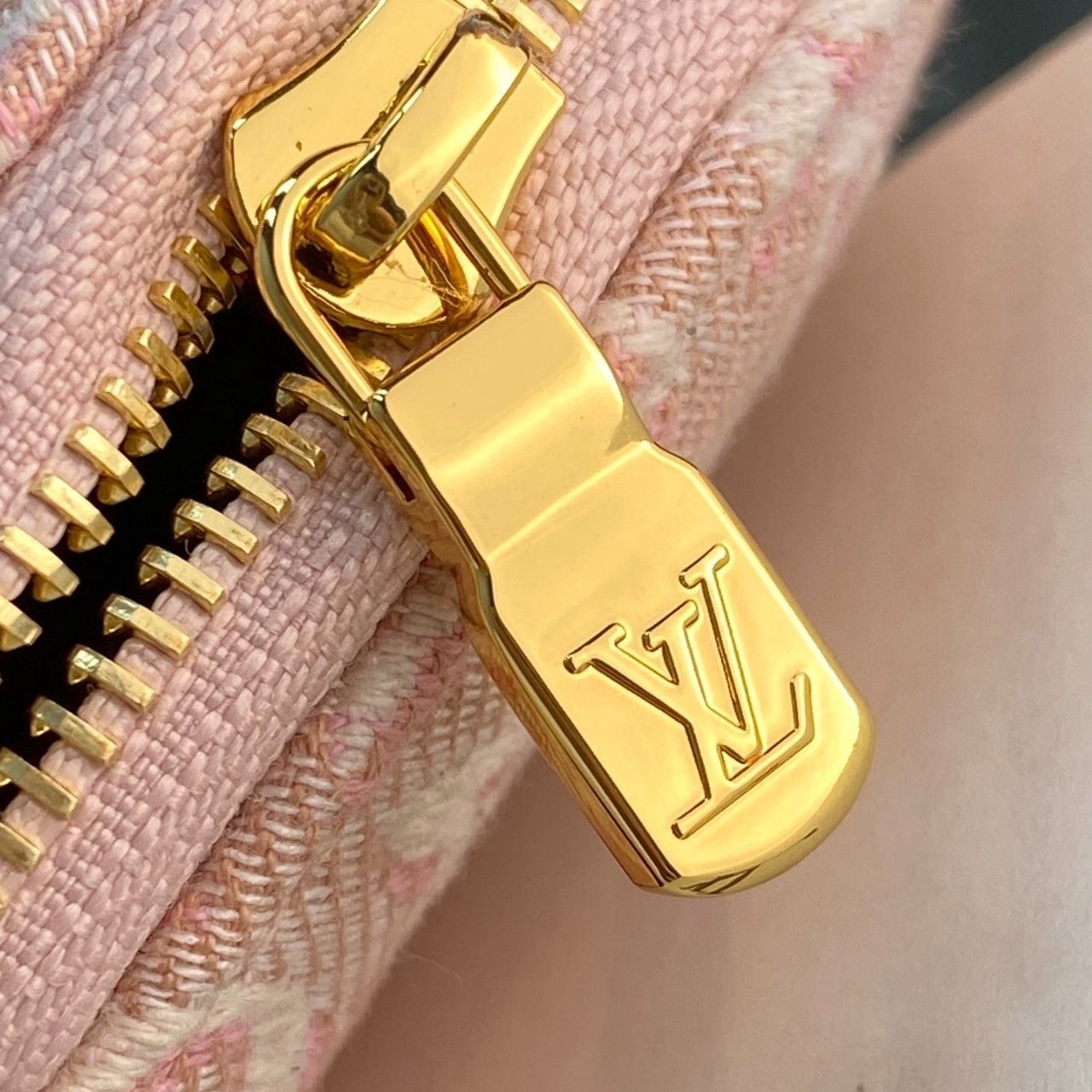 Louis Vuitton Pochette Cosmetique PM Rose Ruban Pink 19cm M2A419 - Image 5