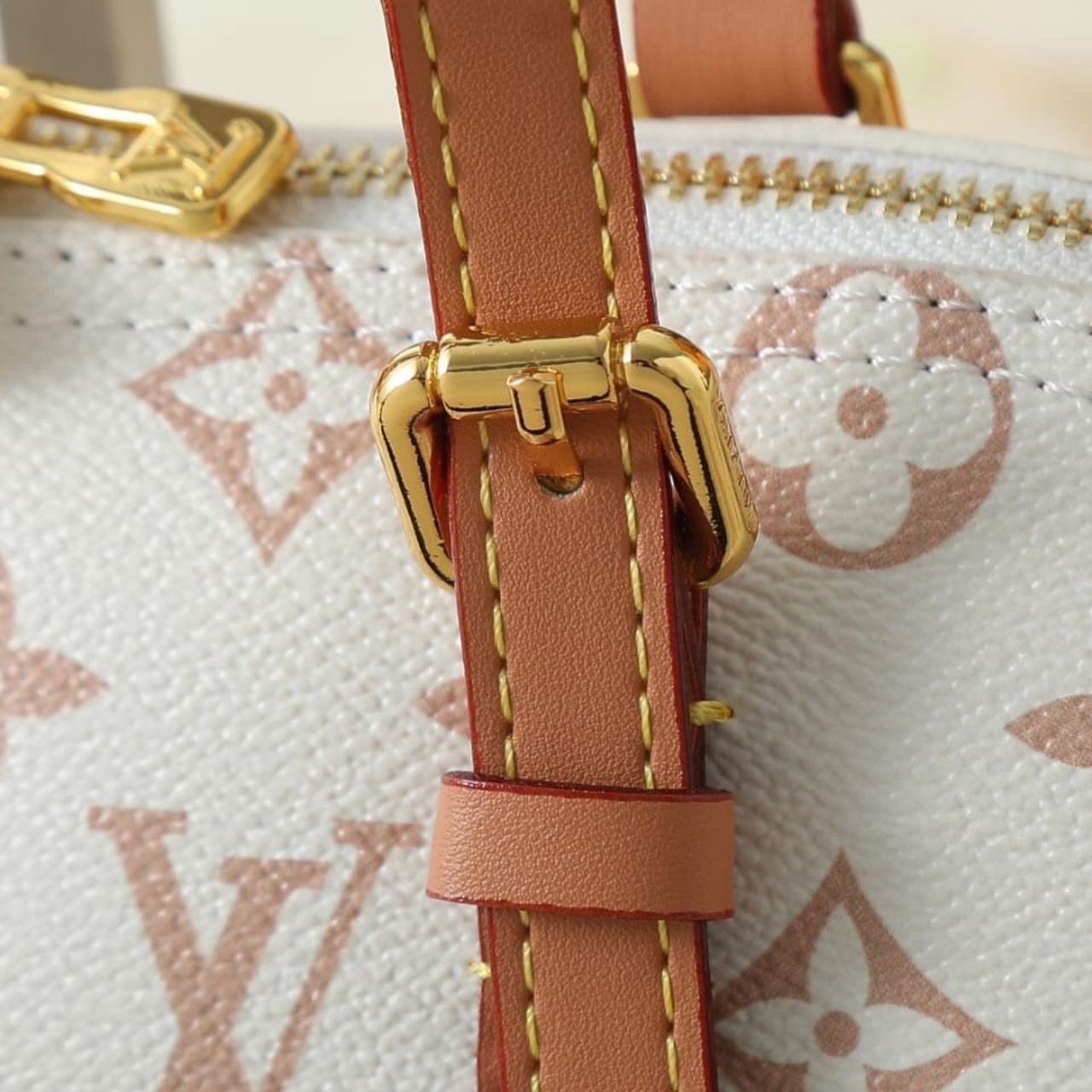 Louis Vuitton Squire East-West Monogram Dune 29cm M2A457 - Image 3