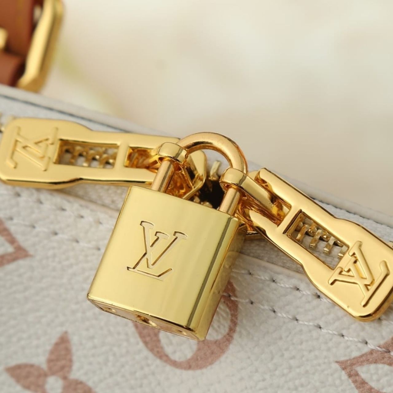 Louis Vuitton Squire East-West Monogram Dune 29cm M2A457 - Image 6