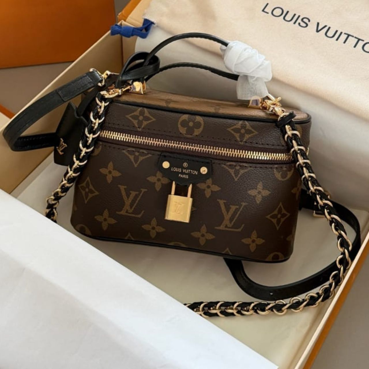 Louis Vuitton Vanity Chain Pouch Monogram 19cm M47125 - Image 6